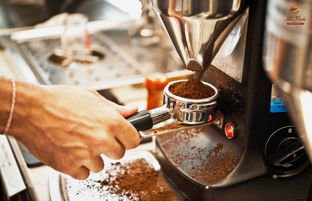 Cà phê pha máy và sự ra đời của máy pha cà phê